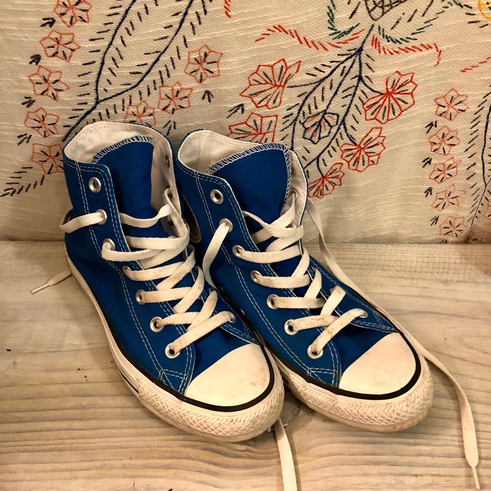 Blue CONVERSE all star high tops size 7